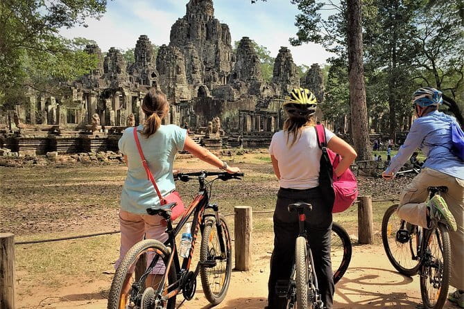 Siem Reap: Morning Bike Tours with Local Market & Lunch - Cycling past rice fields and Khmer villages