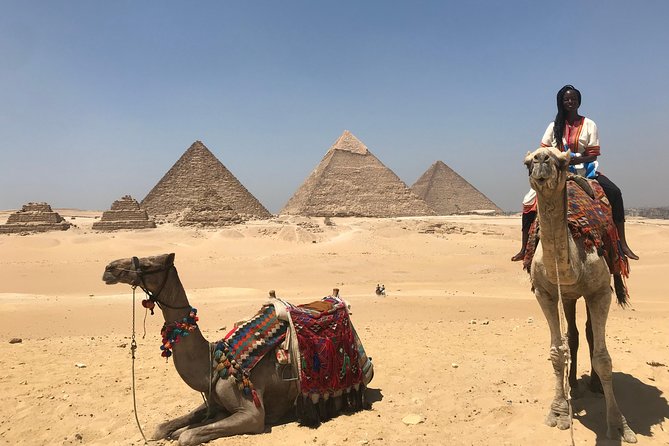 Sightseeing Day Tour to Pyramids, Egyptian Museum and Bazaar - The Giza pyramids, Sphinx, and Valley Temple