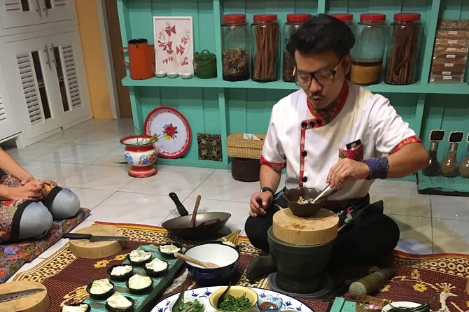 Silom Thai Cooking Experience with Market Visit - Who should book this experience?