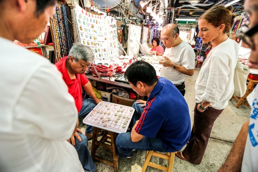Small-group Kowloon Markets Walking Tour - Bargains and souvenirs at Ladies Market