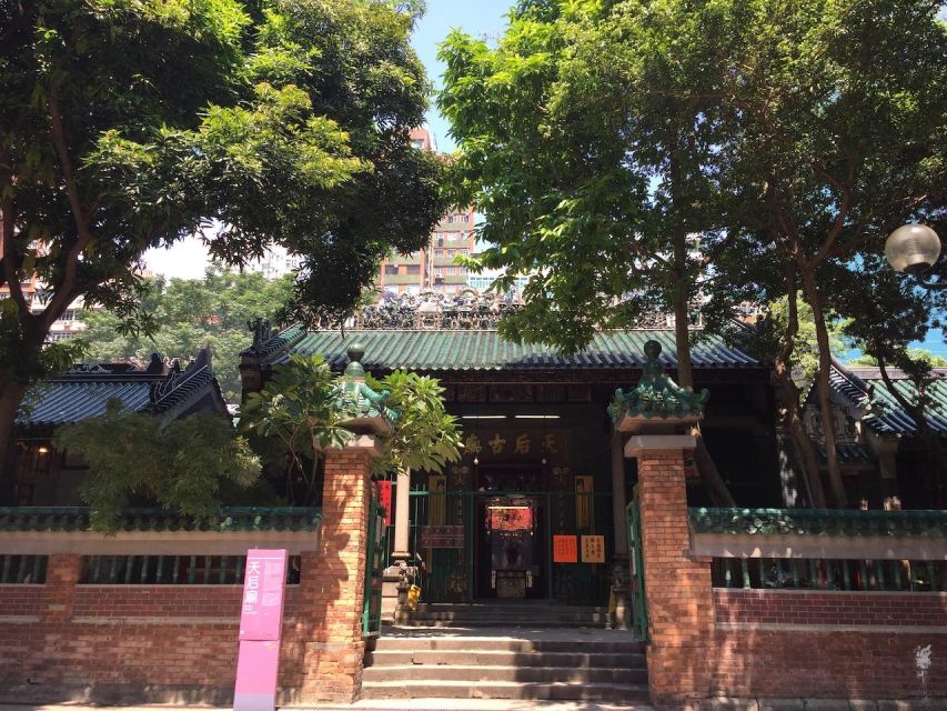 Small-group Kowloon Markets Walking Tour - Tin Hau Temple and Banyan Tree Park