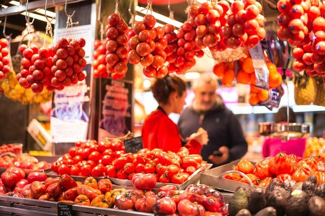 Spanish Oysters, Cava and Ibérico Ham at Barcelona’s La Boqueria Market - Why La Boqueria works so well for a food tour