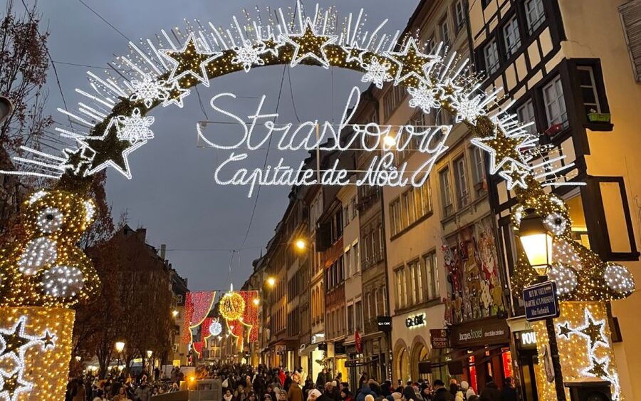 Strasbourg: Christmas Markets Walking Tour with Mulled Wine - Starting with the decorated streets