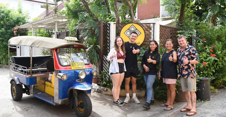 Sukhumvit: Hands-on Thai Cooking Class & Market Tour in BKK - Afternoon and evening classes trade the market for mango carving