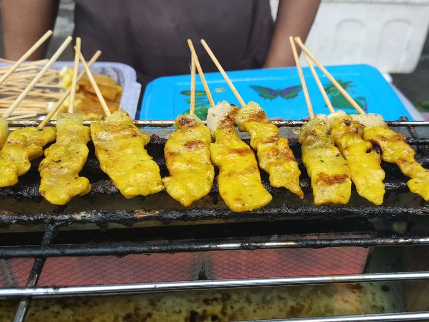 Takua Pa: Food Market, Tsunami Museum, Temple, & Old Town - Guides who shape the day