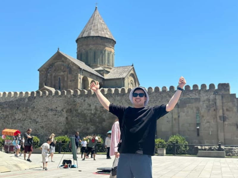 Tbilisi: Mtskheta Jvari Bazaar, Chronicles of Georgia & Wine - The Chronicles of Georgia: huge stone and wide views