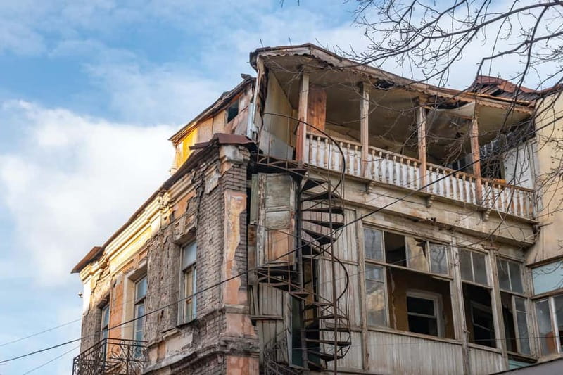 Tbilisi: Street Art & Dezerter Bazaar Tour w/ Tastings - Key points at a glance