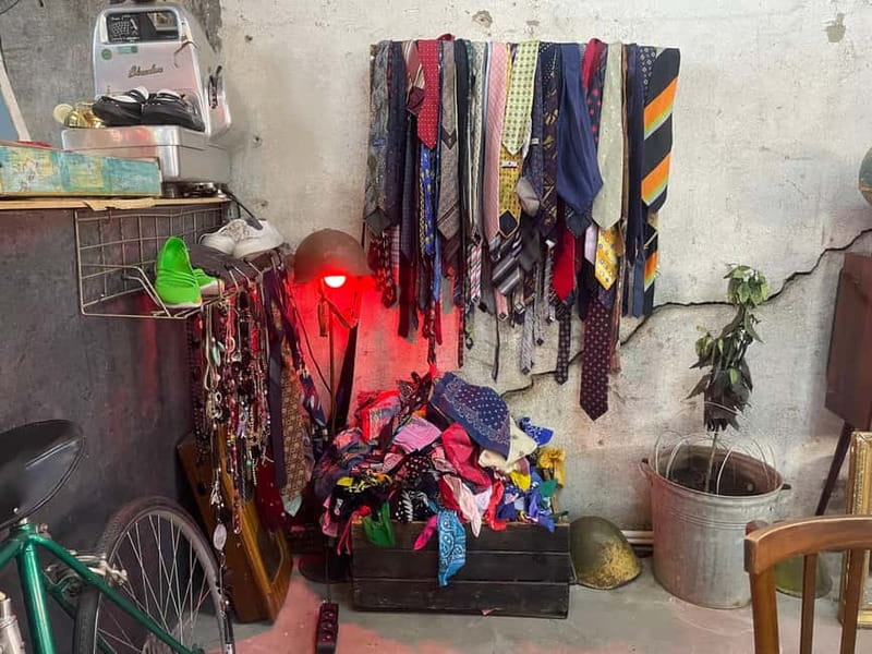 Tbilisi: Street Art & Dezerter Bazaar Tour w/ Tastings - Dezerter Bazaar: where the tour comes alive