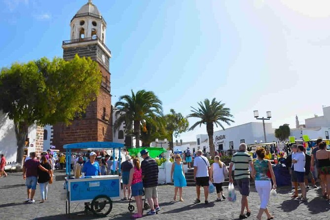 Teguise Market and La Graciosa Island Tour - A 25-minute ferry ride to La Graciosa