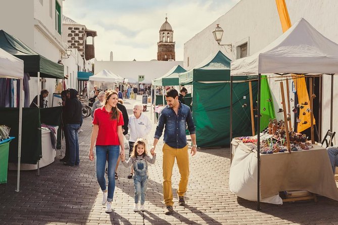 Teguise Market and La Graciosa Island Tour - Caleta del Sebo and the guided introduction