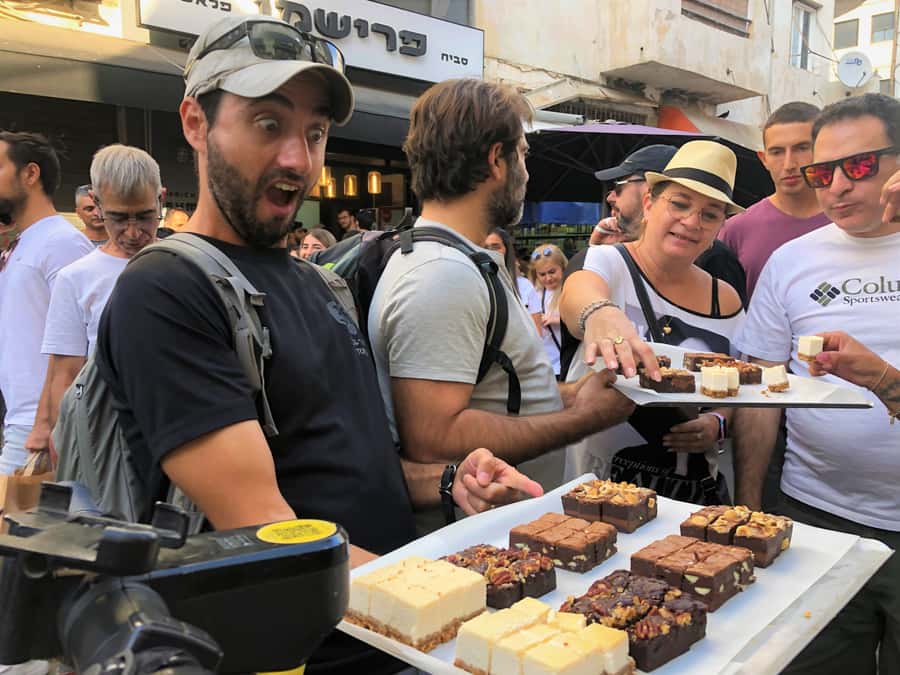 Tel Aviv: 2-Hour Levinsky Market Tour with Full Lunch - Tasting snacks, baked goods, and spices