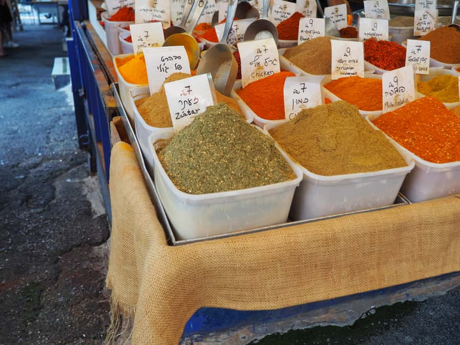Tel Aviv: Carmel Market & Tel Aviv Tour with Tastings - The guide matters more than the brochure