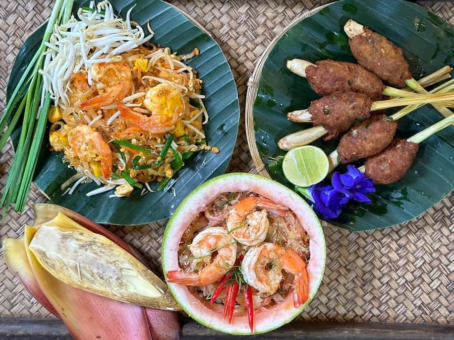 Thai cooking class &Market tour by Amazon Prime Series Chef. - Making curry paste from scratch