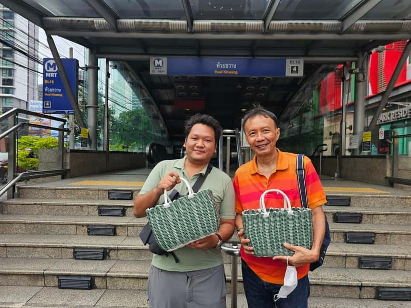 Thai Herbal Cooking Class & Market Tour in Bangkok - Meeting at Huai Khwang and entering the market
