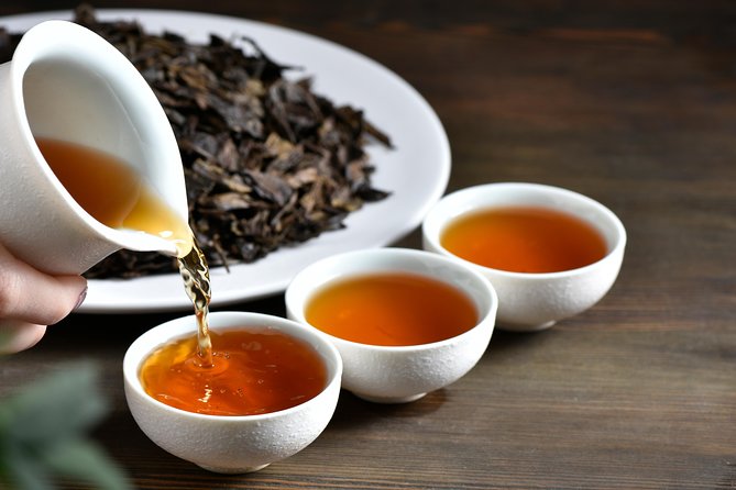 Three-Hour Private Chengdu Tea Wholesale Market Tour - Finding tea sets and accessories