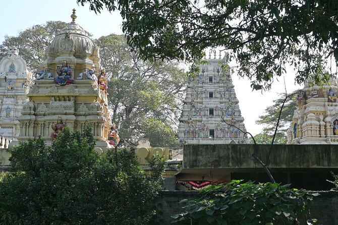 Tipu Palace + Koté Vishnu + Fort + KR Market + Jain Temple = Bengaluru Pété Walk - Bangalore Fort and the small remains of a larger past