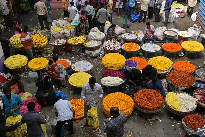 Tipu Palace + Koté Vishnu + Fort + KR Market + Jain Temple = Bengaluru Pété Walk - KR Market: where Bengaluru becomes a full-body experience