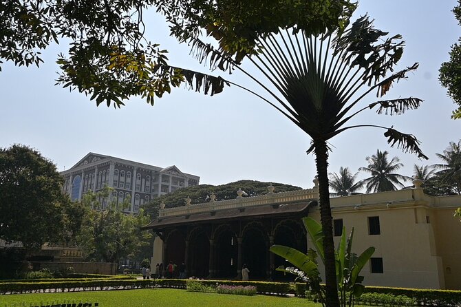 Tipu Palace + Koté Vishnu + Fort + KR Market + Jain Temple = Bengaluru Pété Walk - What the guide adds to the experience