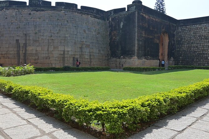 Tipu Palace + Koté Vishnu + Fort + KR Market + Jain Temple = Bengaluru Pété Walk - Timing, walking effort, and group size