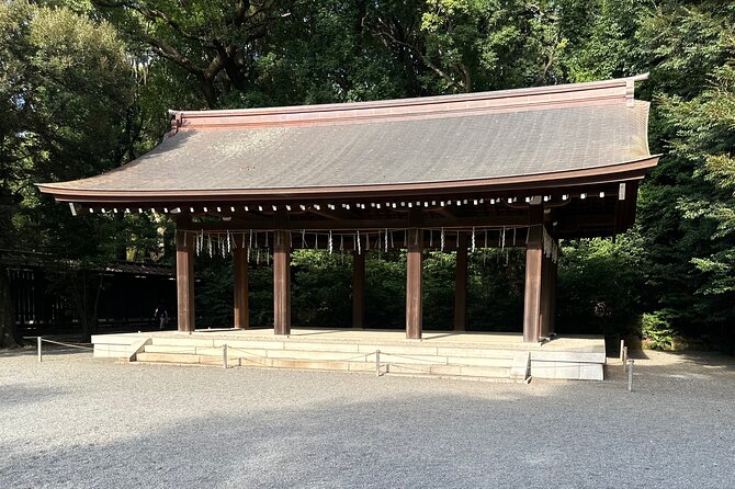 Tokyo Morning Tour: Asakusa, Meiji Shrine and Tsukiji Fish Market - What the guides add to the morning