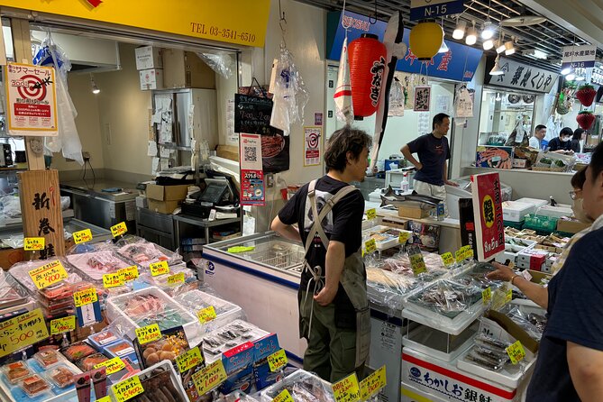 Tokyo: Private Tsukiji Fish Market Tour with 3 food stops - What the private format really adds