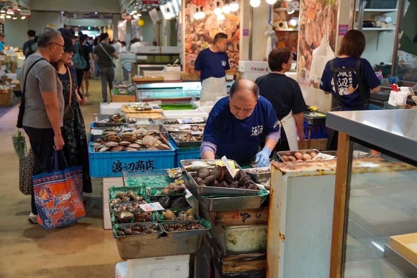 Tokyo: Private Tsukiji Street Food & Sake with Local Guide - Key points at a glance