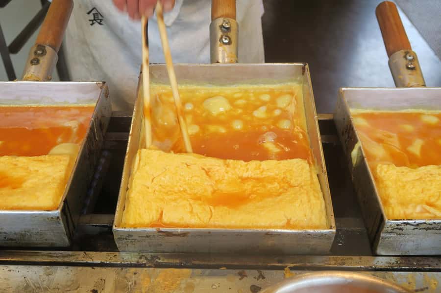 Tokyo : Tsukiji Fish Market Food Walking & Shrine Visit Tour - Meeting at Tsukiji Hongwanji Temple