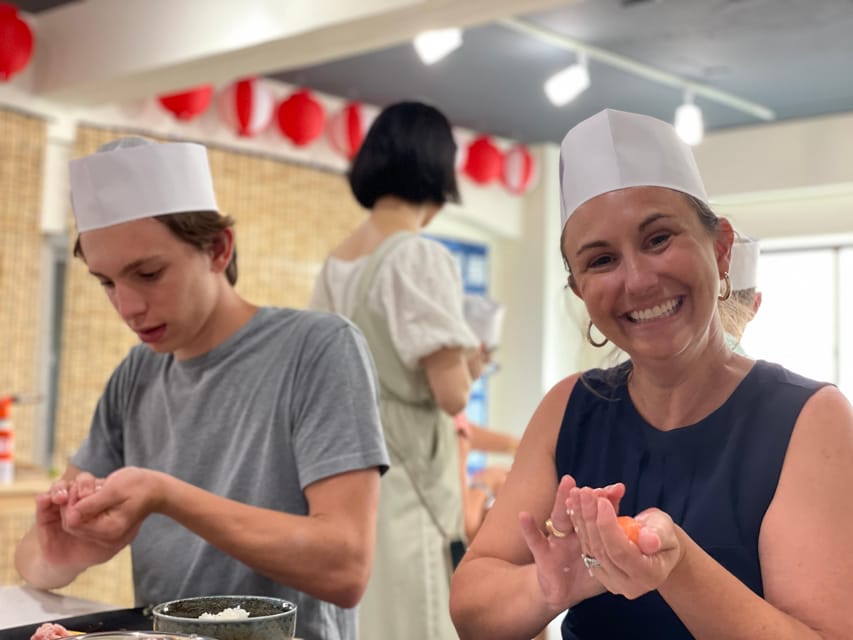 Tokyo: Tsukiji Fish Market Sushi Making Class with Pro Chef - Eating your sushi with tea and dashi soup