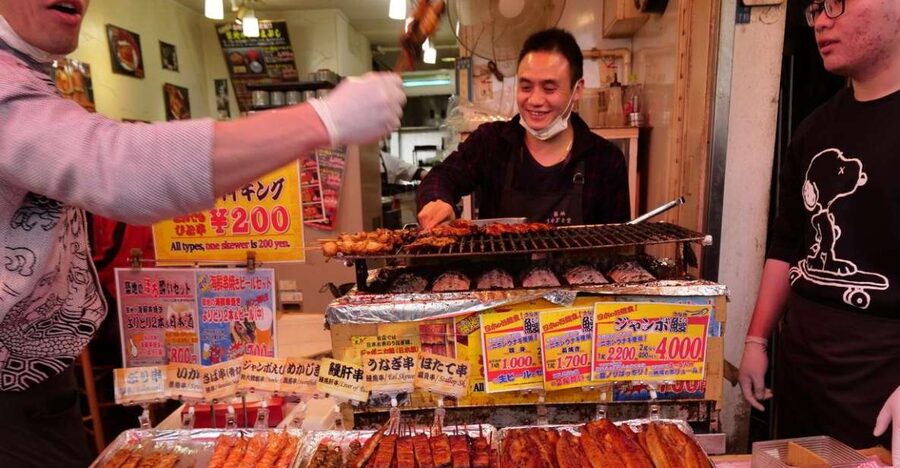 Tokyo: Tsukiji Fish Market Tour with 6 Stops & Seafood Lunch - Key points at a glance