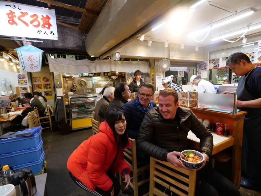 Tokyo: Tsukiji Fish Market Tour with 6 Stops & Seafood Lunch - What the guides add to the experience