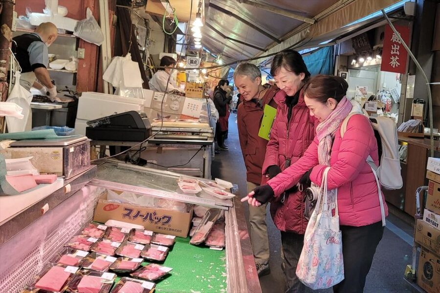 Tokyo: Tsukiji Market Guided Tour & Sushi-Making Experience - Key points at a glance