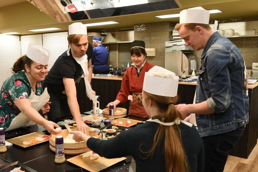 Tokyo: Tsukiji Market Guided Tour & Sushi-Making Experience - What you actually learn about sushi