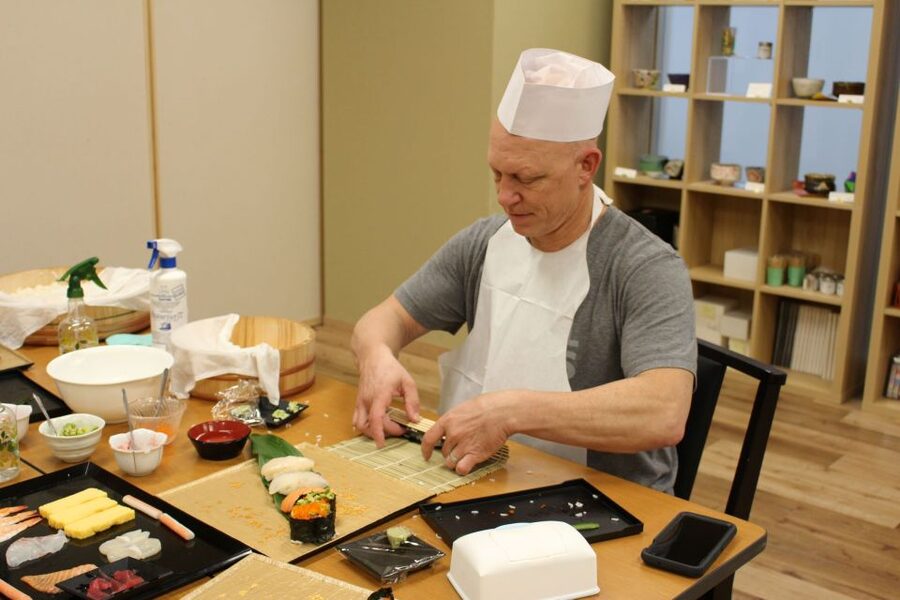 Tokyo: Tsukiji Market Guided Tour & Sushi-Making Experience - Dietary needs and physical demands