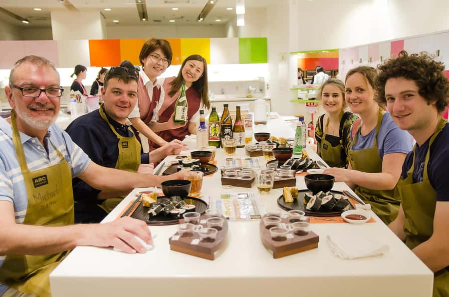 Tokyo: Tsukiji Market Walking Tour & Sushi Cooking Class - Eating the lunch you prepared