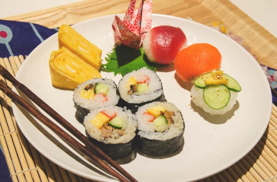 Tokyo: Tsukiji Market Walking Tour & Sushi Cooking Class - What Tsukiji Outer Market is like now