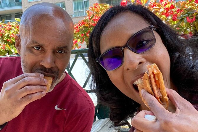 Toronto: St Lawrence Market Food Tour with 6 Food Tastings - The Canadian classics on the plate