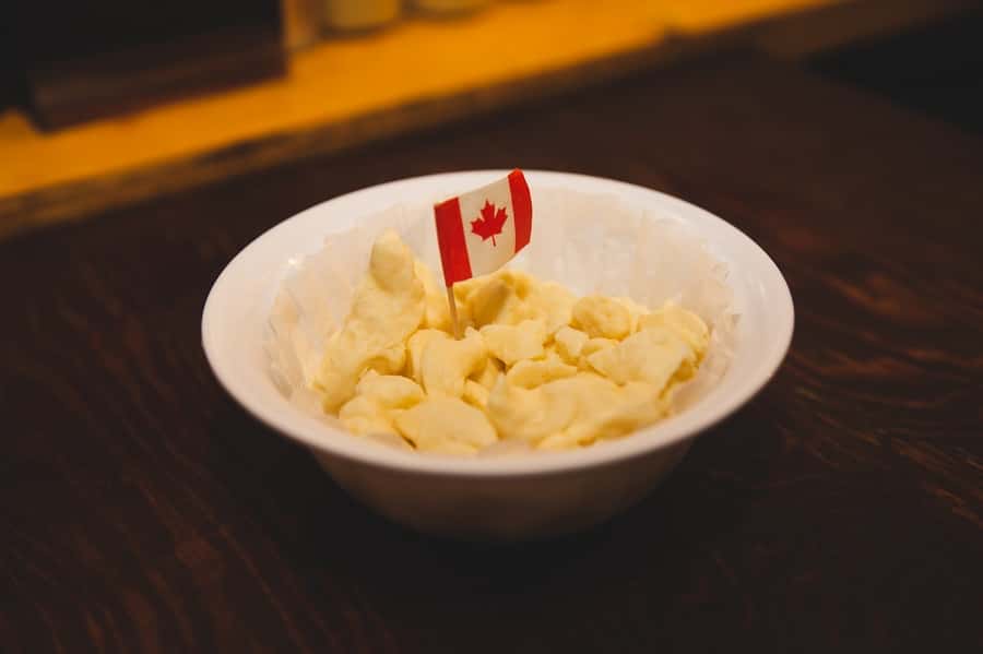 Toronto: St Lawrence Market Food Tour with 6 Tastings - Meeting your guide near Berczy Park