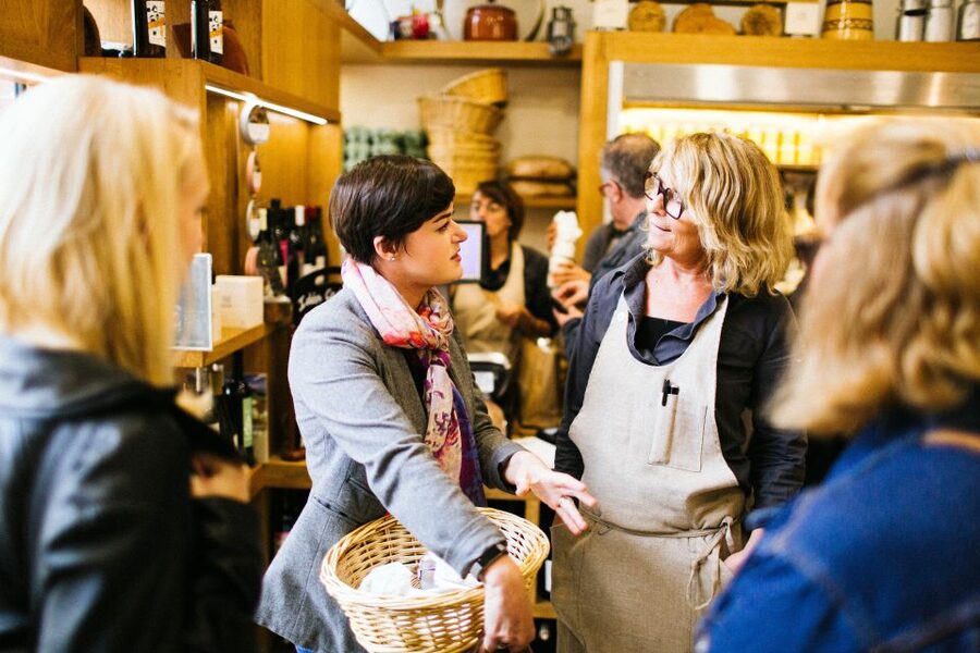 Toulouse: Victor Hugo Market Guided Food Tour with Tastings - Filling the basket for a wine pairing