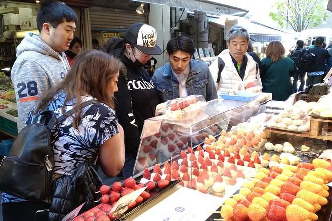 Toyosu Market Morning Tuna Auction and Tsukiji Food Tour with Licensed Guide - The private format is useful for food lovers