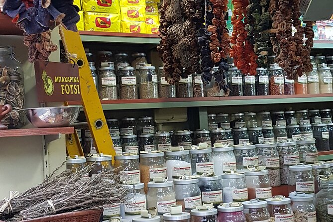 Traditional breakfast in markets with olive oil and honey tasting - What the small group changes