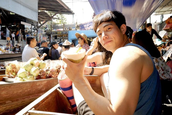 Train Market and Floating Market half day tour - Leaving Bangkok at 7:00 a.m.