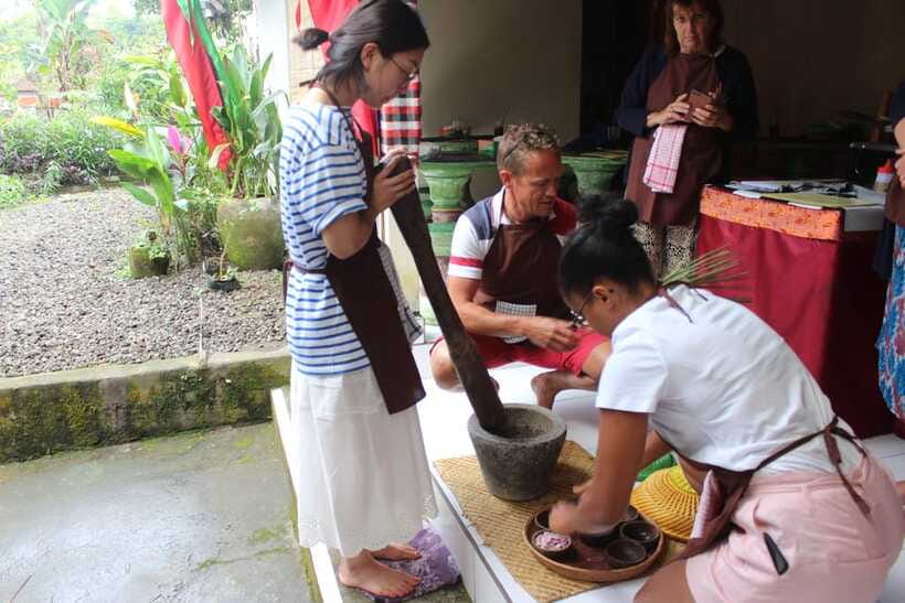 Ubud: Balinese Cooking Class and Market Tour - What to bring and what to expect