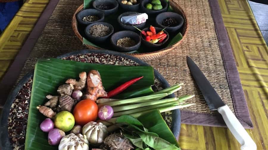 Ubud: Cooking Class with Transfers and Optional Market Visit - Cooking in a family setting