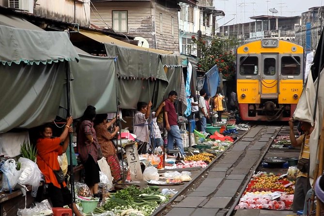 Unique Bangkok Markets: Train Market & Floating Market Adventure - The early start and ride beyond Bangkok