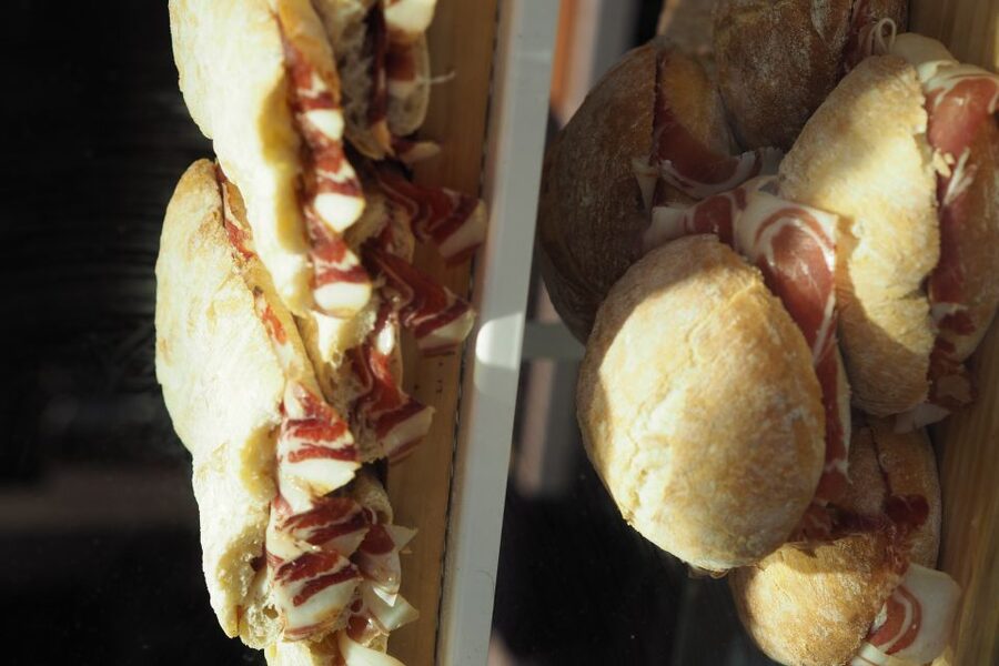 Valencia: Morning Food Tour with Central Market Visit - The first stops: cafés, old shops, and local habits