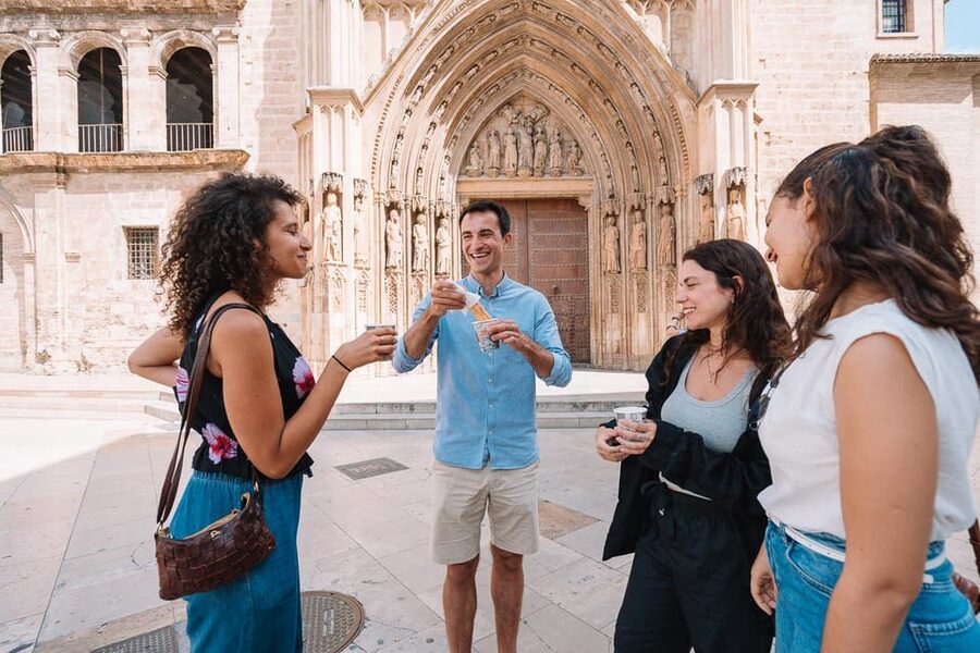Valencia: Morning Food Tour with Central Market Visit - A walking tour with city orientation built in