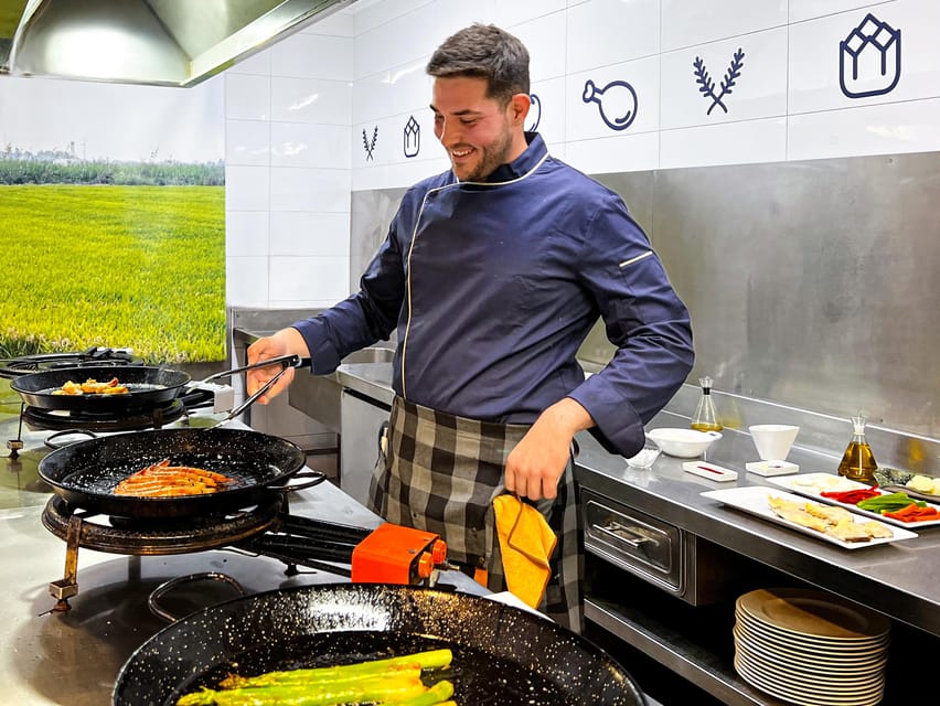 Valencia: Paella Cooking Class with Central Market Tour - Learning what makes Valencian paella different