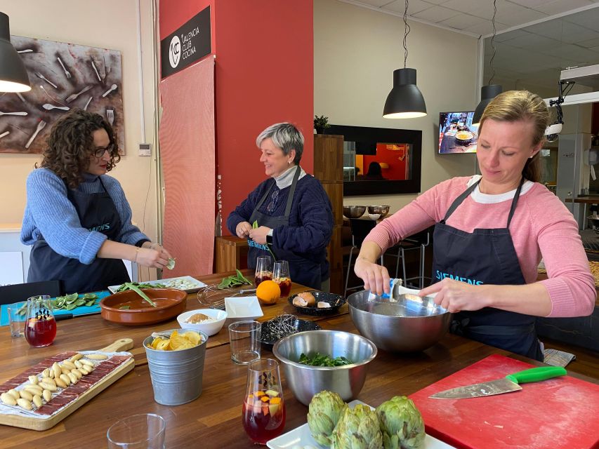 Valencia: Paella Workshop and Algiros Market Visit - Making Valencian paella, the right way