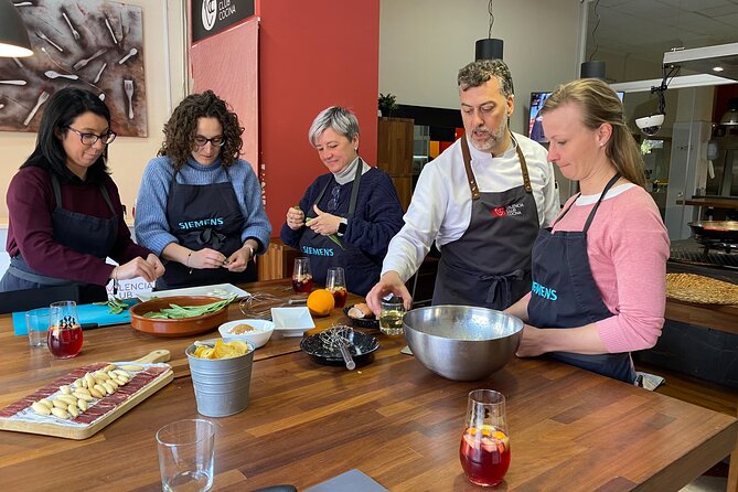 Valencian paella workshop and visit to the Algiros market - At a glance