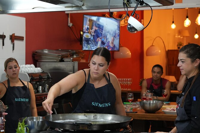Valencian paella workshop and visit to the Algiros market - Why this class feels more local than a standard cooking lesson